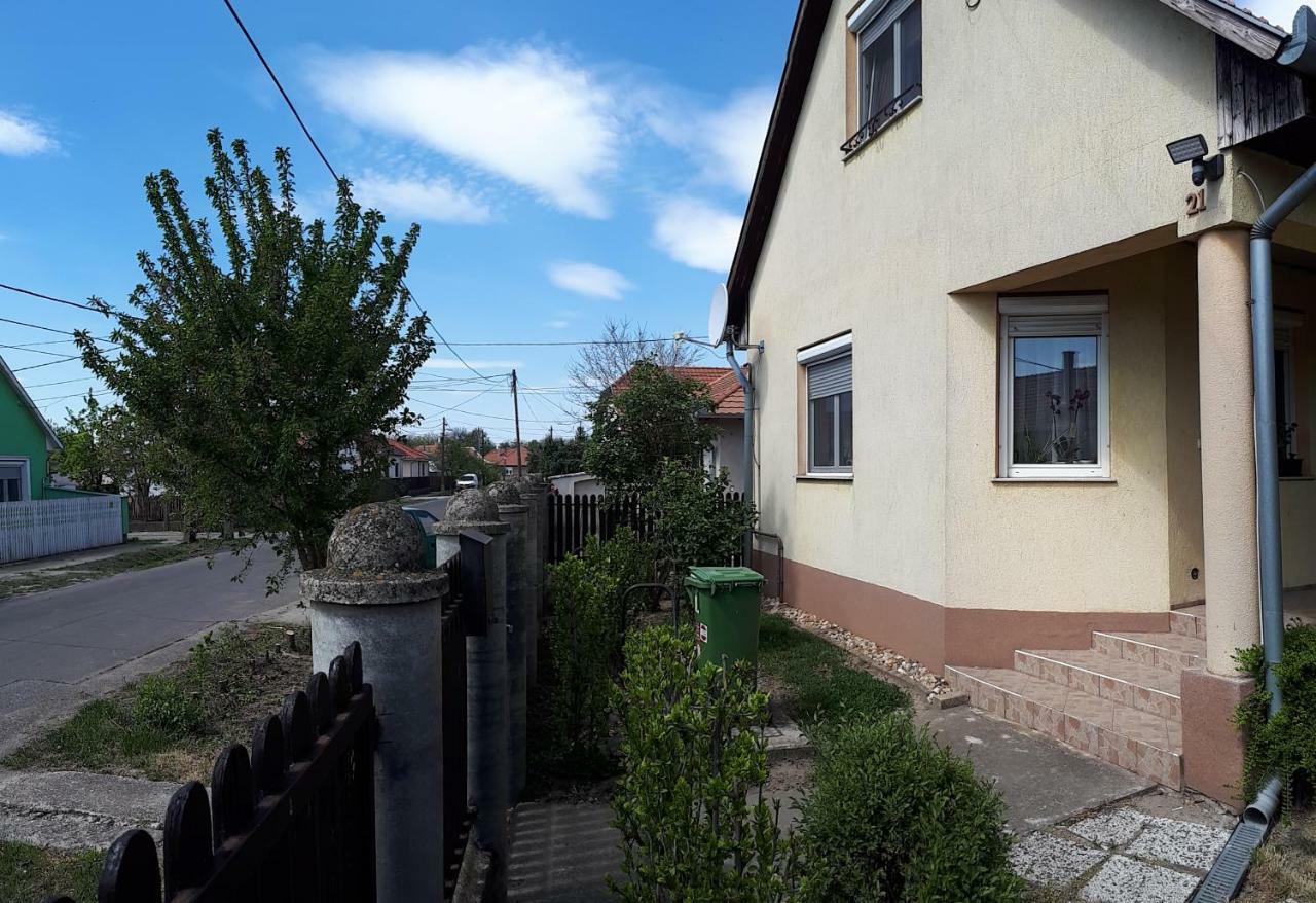 Appartamento Dyta1 Apartman Hajdúszoboszló Esterno foto